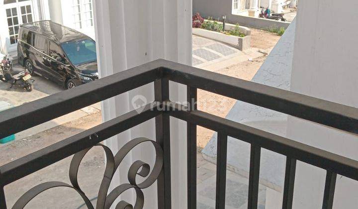 Di jual Rumah Mewah Dua lantai Tanpa DP Di Ciracas Dekat jln Tol 2