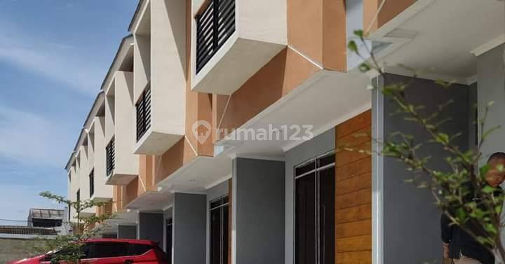 Di Jual Rumah 2 Lantai laris manis Setrategis Tanah tinggi Bekasi 2