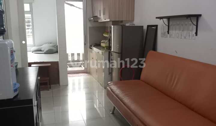 Disewakan Bulanan / Tahunan Apartemen Greenbay Pluit 2Br Semi Furnish (Bay View H) Lantai Sedang View Kota / Laut