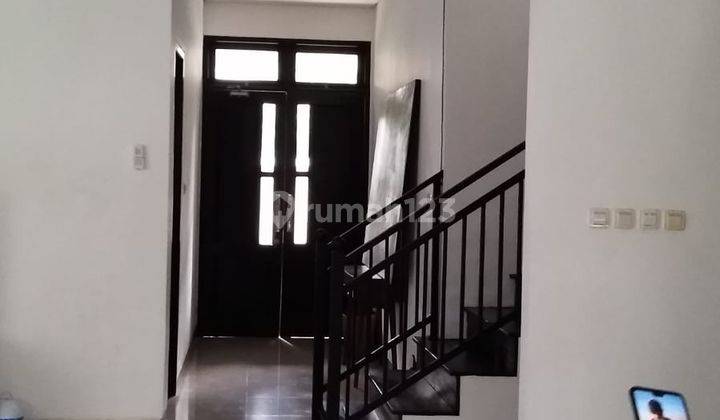 Rumah Keluarga di Kemang Selatan Fasilitas Lengkap, Dekat Dengan Sekolah Dan Restoran Favorit