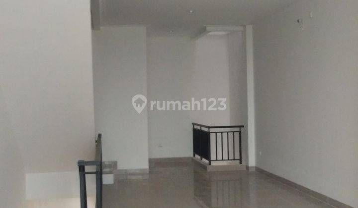 Ruko la riviera di sewakan murah hadap jalan /selatan 2