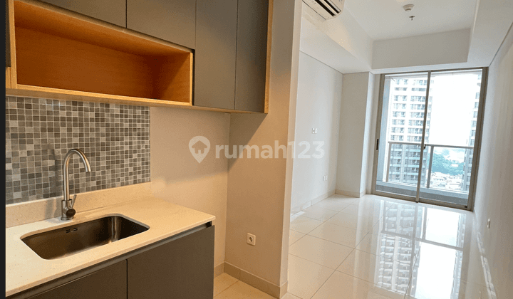 Disewakan 2 Bedroom Semi Furnish Hoek Jarang Ada Apartemen Taman Anggrek Residences 1