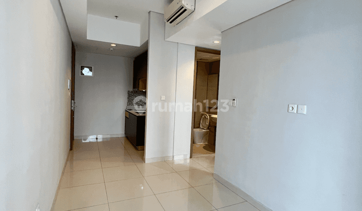 Disewakan 2 Bedroom Semi Furnish Hoek Jarang Ada Apartemen Taman Anggrek Residences 2