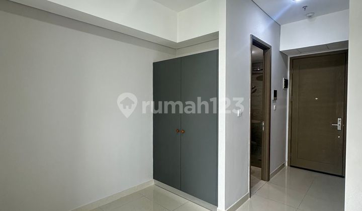 for rent semi furnished studio taman anggrek residence