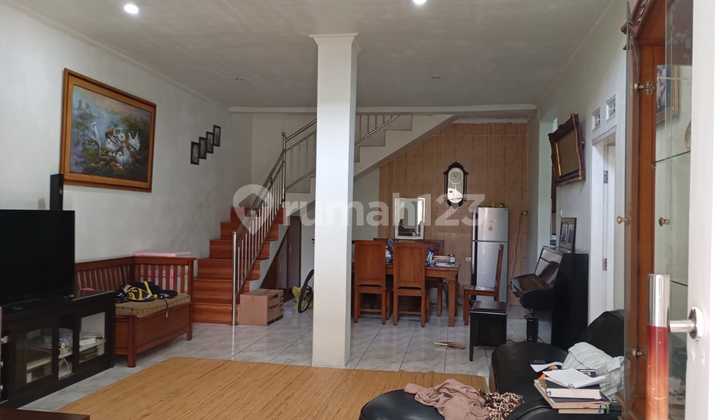 2-Story House Well-Maintained in Permata Kopo 2-Story House Well-Maintained in Permata Kopo