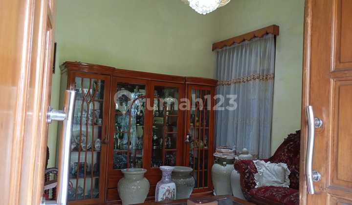 Rumah Sirkulasi Udara Bagus Dekat ke Jalan Utama di Pharmindo 2