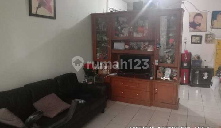 Rumah Lokasi Strategis Lingkungan Nyaman di Taman Kopo Indah 1