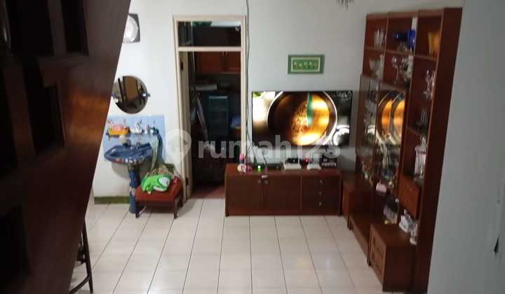 Rumah Kondisi Terawat Semi Furnished di Kopo Permai 2
