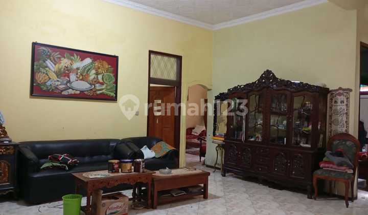 Rumah Sirkulasi Udara Bagus Dekat ke Jalan Utama di Pharmindo