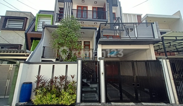 Rumah dalam komplek di Bendungan Hilir bagus 4 lantai 1