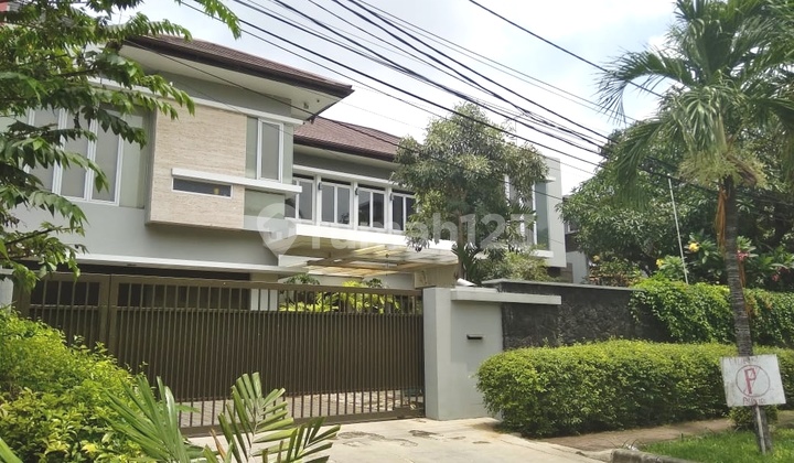 Luxury House in Tomang West Jakarta Attractive Layout