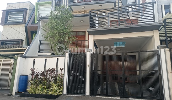 Rumah di Slipi dalam komplek elit jual di bawah appraisal 2