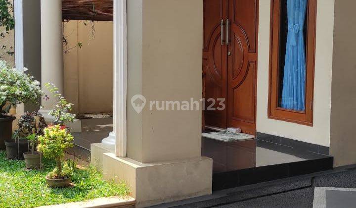 Rumah 2 Lantai Bagus Semi Furnished di Condet 2