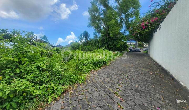 Small land suitable for a villa, for sale in Ungasan area. Small land suitable for a villa, for sale in Ungasan area.