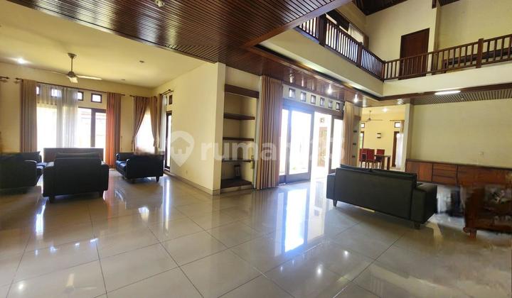 Rumah dijual cocok untuk kantor di pusat Renon. 2