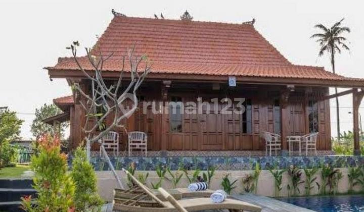 Villa cantik bergaya Joglo dijual, dibatu bolong.