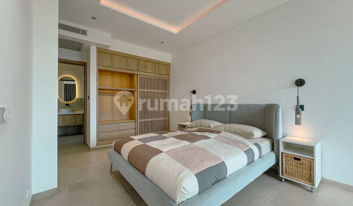 Villa Solar-Powered Smart Luxury, Forsale In Tumbak Bayuh.