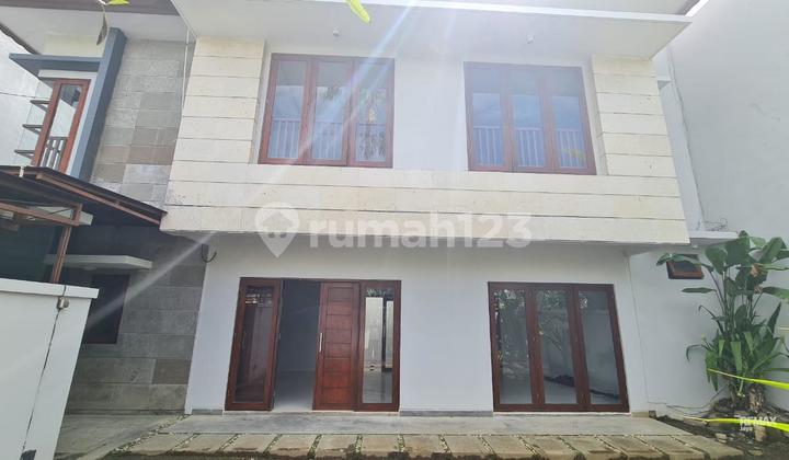 Rumah Eksklusif di Kawasan Premium, Dijual Area Sunset Road.