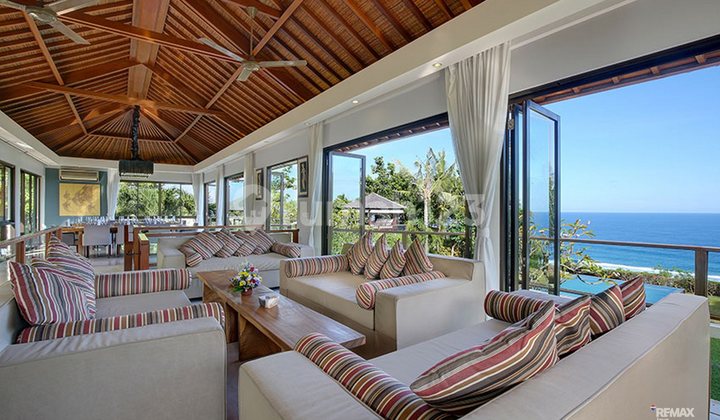 Villa Megah dan Ekslusif Dijual di Pantai Pandawa.