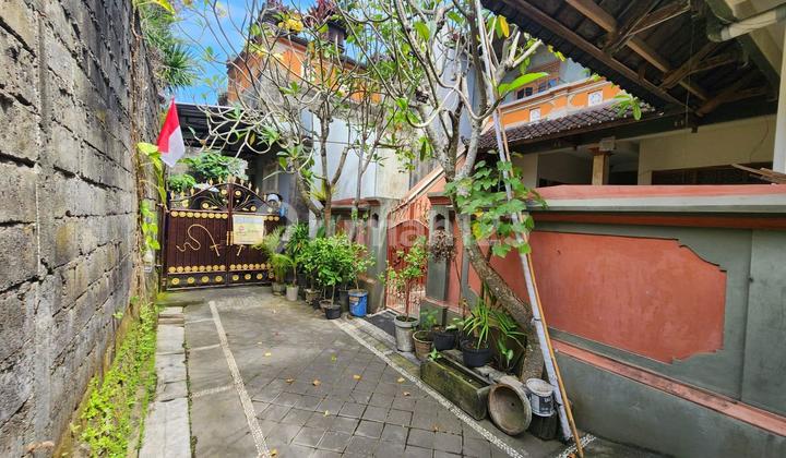 Tanah bonus Rumah Dijual di Petitenget, Seminyak.