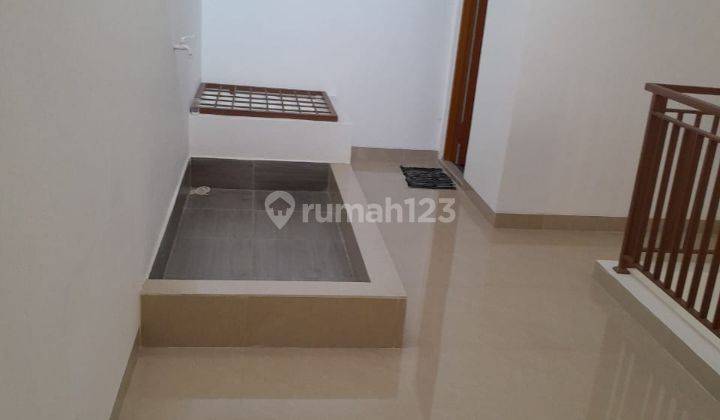 Rumah disewakan taman palem lestari Cengkareng  4