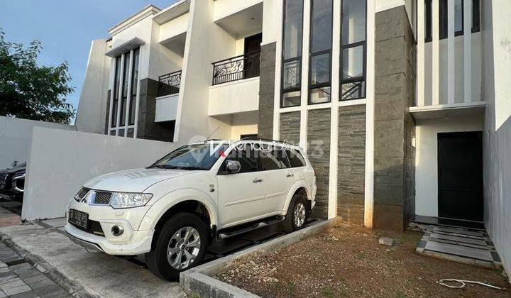 Townhouse row jalan 7 meter atau 2 mobil siap huni Dekat tol brigief desari Jakarta selatan 2