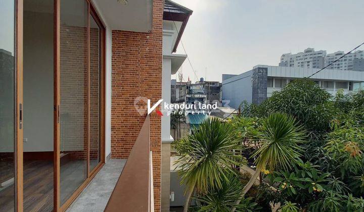 RUMAH 3 LANTAI PRIVATEPOOL SIAP HUNI AKSES BESAR NEMPEL MRT JAKARTA SELATAN  2