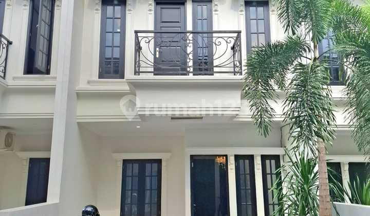 Rumah Modern Classic Townhouse Di Jagakarsa Jakarta Selatan Rumah Modern Classic Townhouse Di Jagakarsa Jakarta Selatan