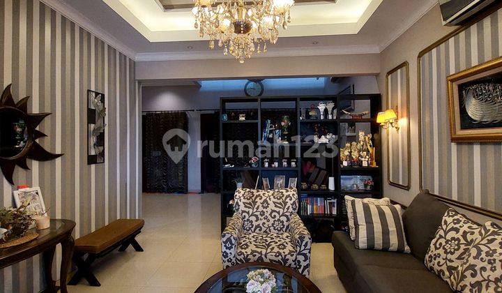 ruang tamu rumah cluster di duren tiga