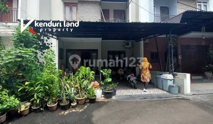 Townhouse bagus lingkungan asri dan nyaman area strategis jaksel