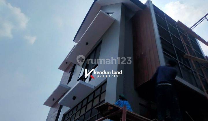 BRANDNEW EXCLUSIVE TOWNHOUSE 3 LANTAI
KEMANG JAKARTA SELATAN 2