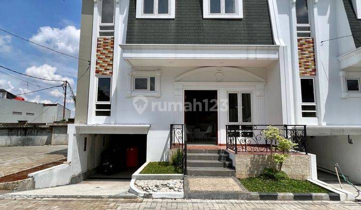 MODERN AMERICAN CLASSIC TOWNHOUSE at Cilandak
 1