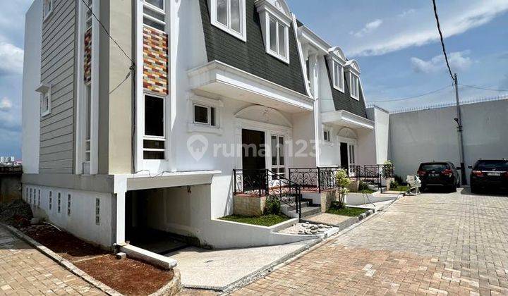 MODERN AMERICAN CLASSIC TOWNHOUSE at Cilandak
 2