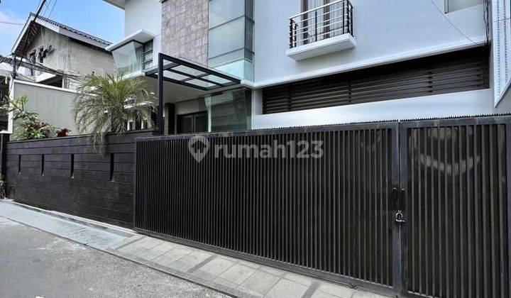 Dijual Rumah Secondary luxury house newly renovated 1