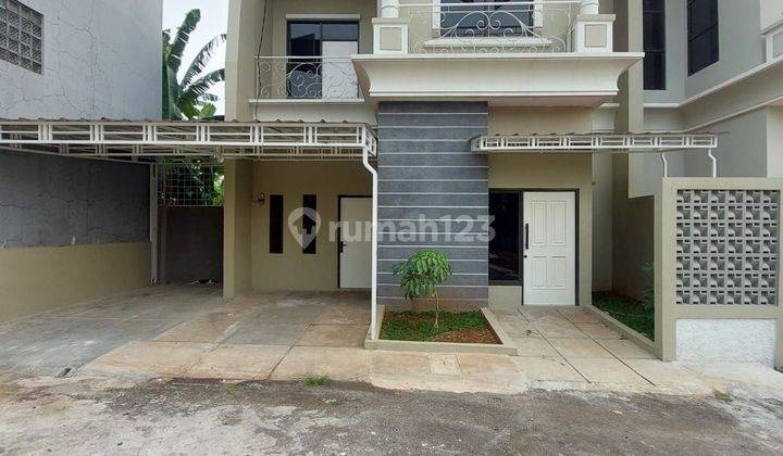 Dijual Rumah cluster di jakarta selatan akses strategis 2mobil 1