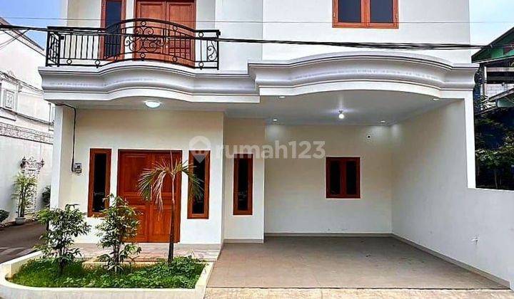 Rumah Modern Classic + Rooftopp pinggir jalan utama akses 2 mobil 1