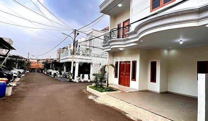 Rumah Modern Classic + Rooftopp pinggir jalan utama akses 2 mobil 2