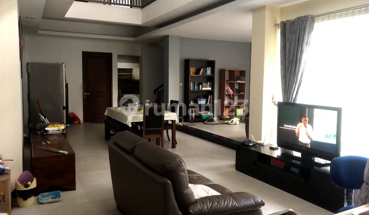 Rumah hunian 2 lantai dalam komplek besar di Jakarta Selatan 2