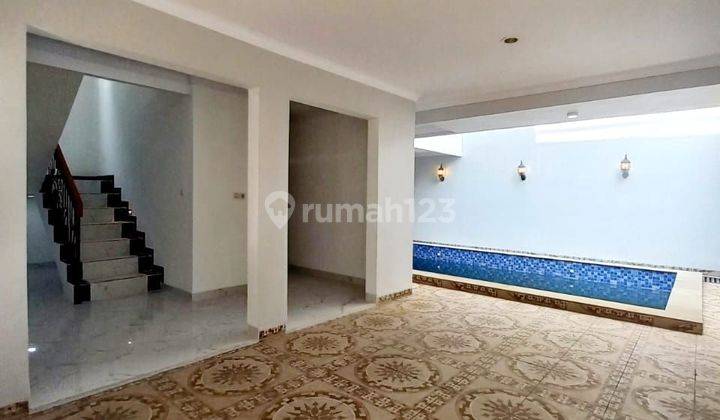 Dijual cepat Rumah Modern classic private pool Jakarta selatan  2