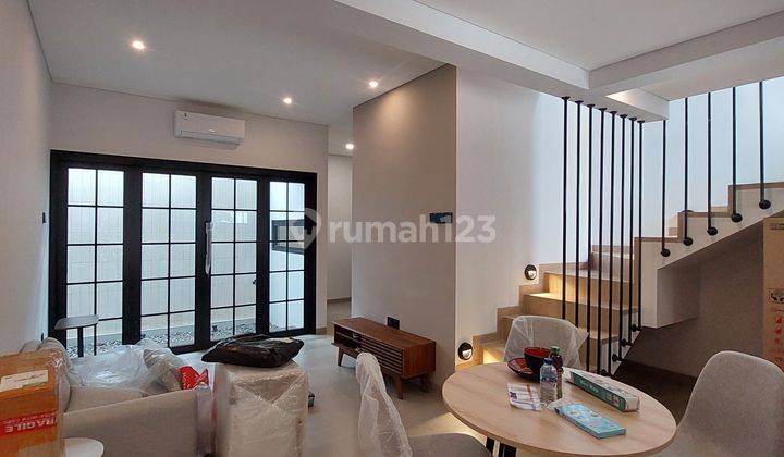 Rumah Aesthetic Modern Dengan Split Level Dan Balkon Jakarta Sel 2