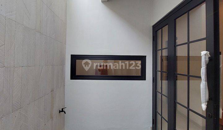 Rumah Aesthetic Modern Dengan Split Level Dan Balkon Jakarta Sel 2