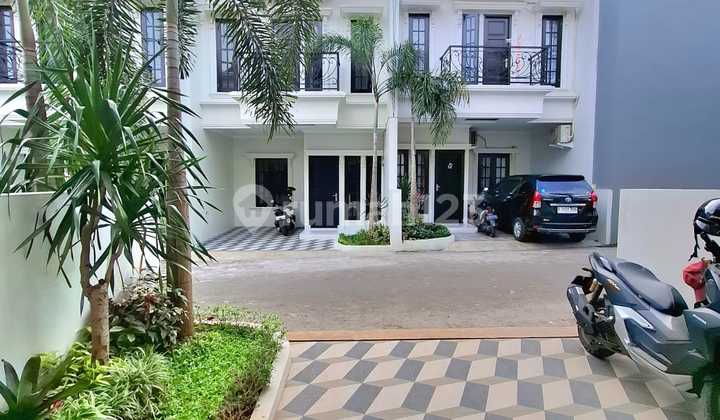 Rumah Modern Classic Townhouse Di Jagakarsa Jakarta Selatan