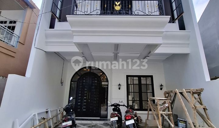 Rumah Mewah 2,5 Lantai Rooftop Di Clusterarea Strategis Jagakarsa