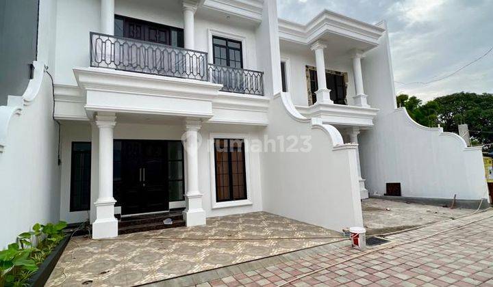 Rumah Classic Elegan Dalam Cluster Akses 2 Mobil di Jagakarsa 1