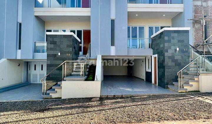 Townhouse Mewah Modern 3 Lantai Lokasi dekat Toll di Cinere 1