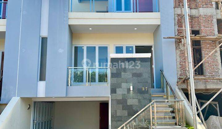 Townhouse Mewah Modern 3 Lantai Lokasi dekat Toll di Cinere 2