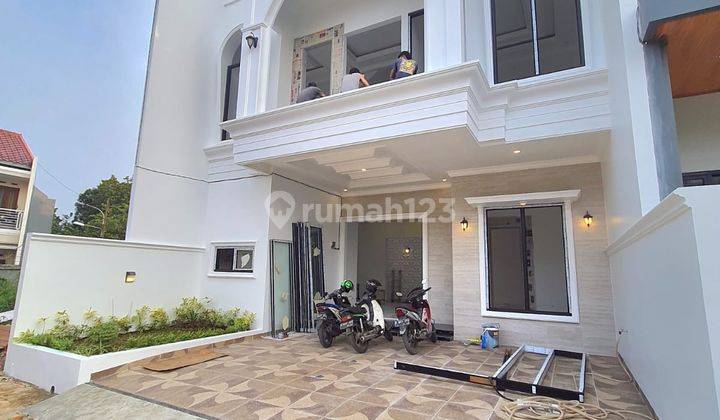 Rumah Mewah Modern Plus Rooftop dalam Cluster di Pasar Minggu 1