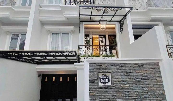 Rumah Mewah dalam Cluster  Classic Modern di Kebagusan dekat toll 1