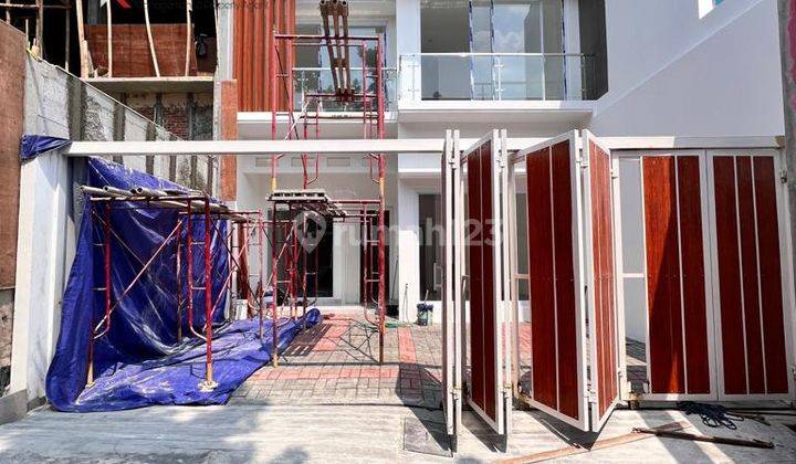 Hunian Modern Minimalis Dalam Komplek Besar Jagakarsa Jakarta 2