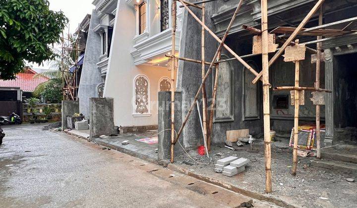 Rumah Mewah Elegan Dekat Cilandak Plus Rooftop Bonus di Jagakarsa 2